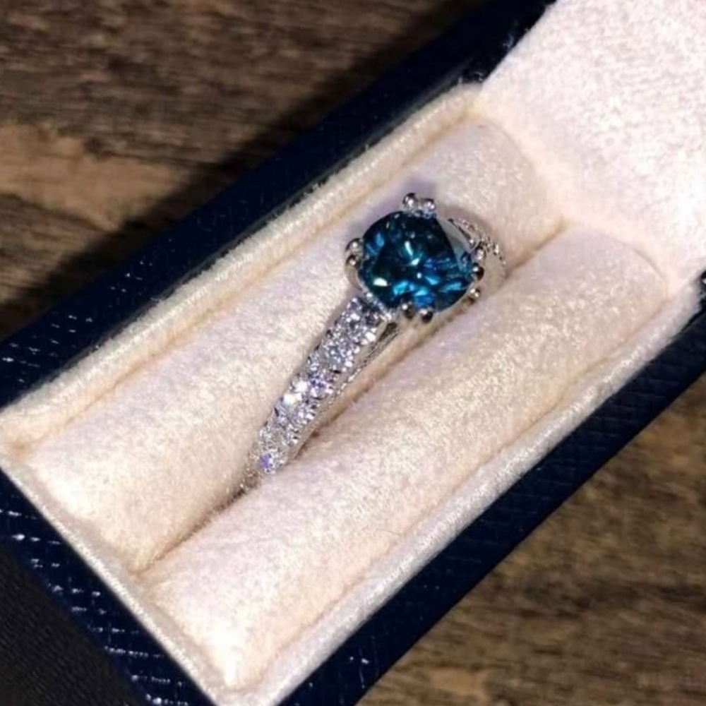 Elegant White GOLD and Blue Diamond Ring